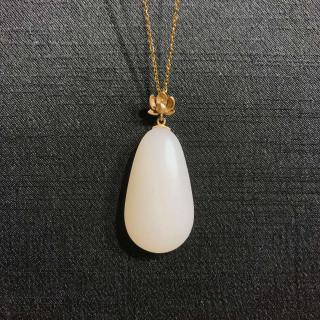 藕粉和田玉18k金镶嵌吊坠