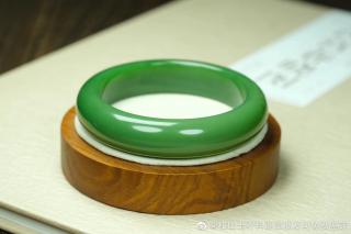和田玉碧玉的好坏标准是什么?什么样的颜色才是最漂亮的?