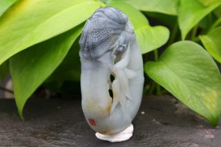 和田玉青花籽料 俏雕 祝福 把件 a001017